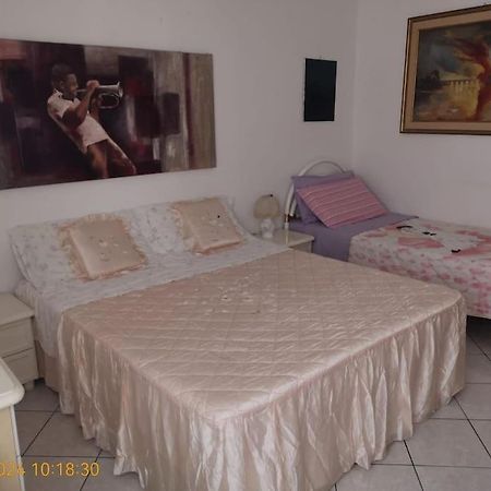 Casa Paganini Lägenhet Follonica Exteriör bild