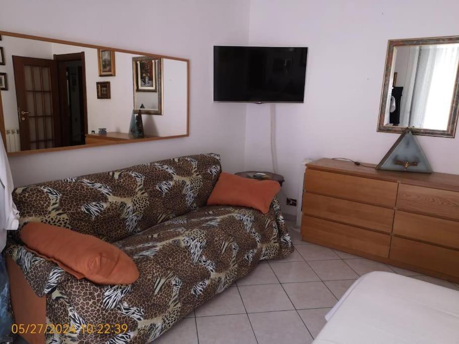 Casa Paganini Lägenhet Follonica Exteriör bild